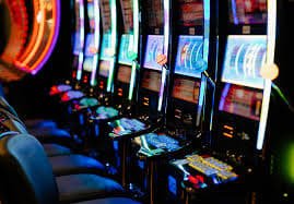 phclub Casino lobby showing slots and live dealer game categories on mobile